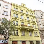 Jaromirova 9