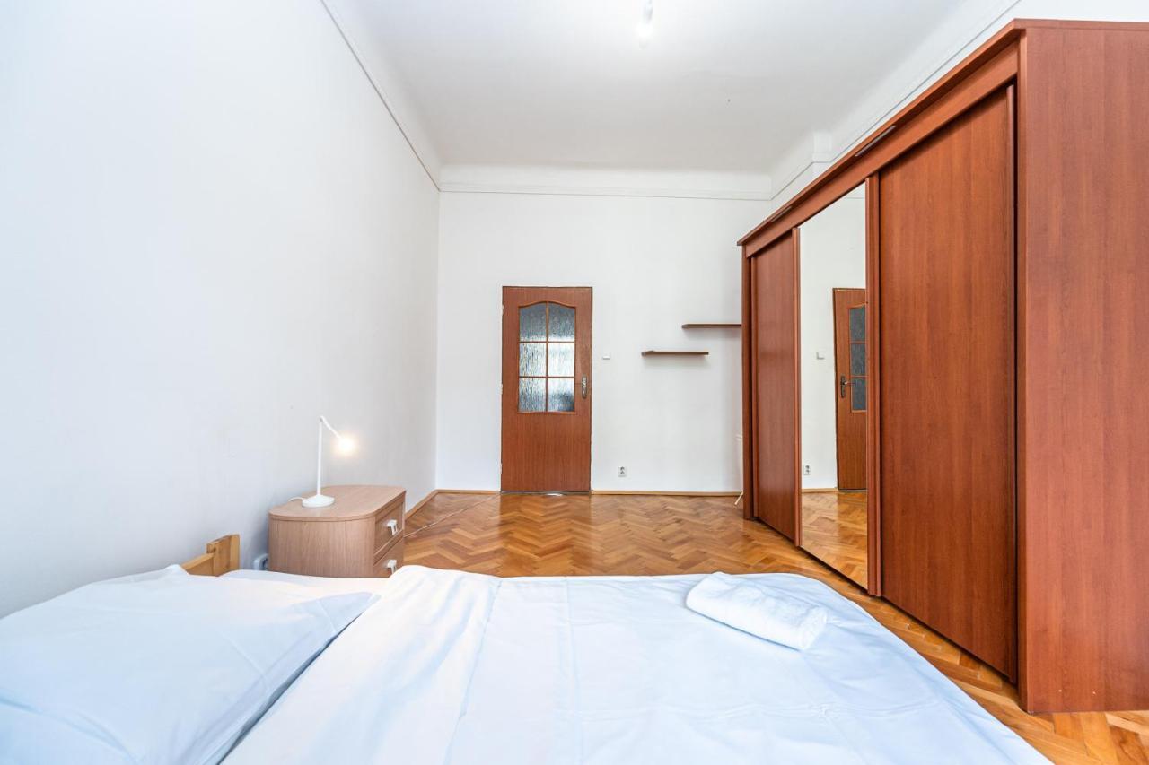 Apartment Jaromirova 9