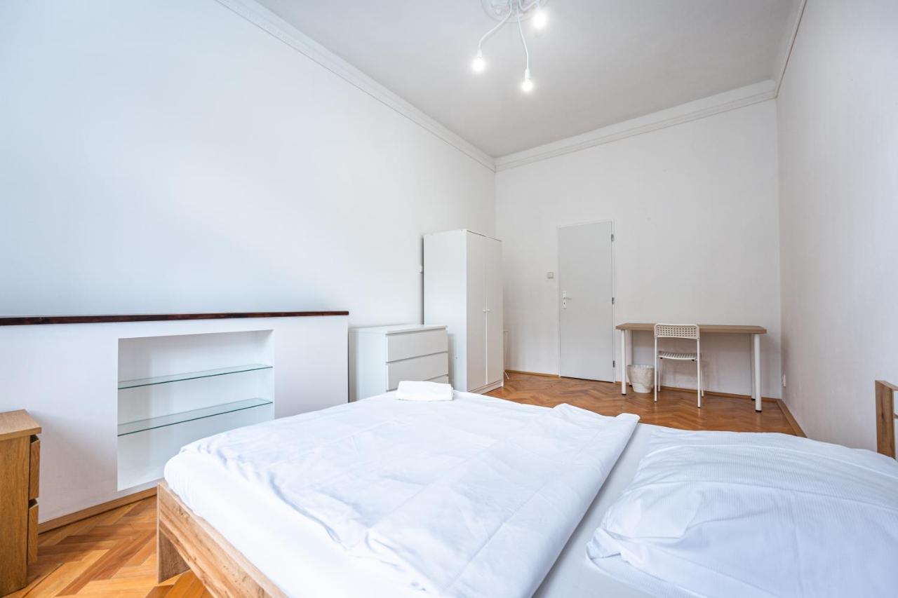 Apartment Jaromirova 9 Prague