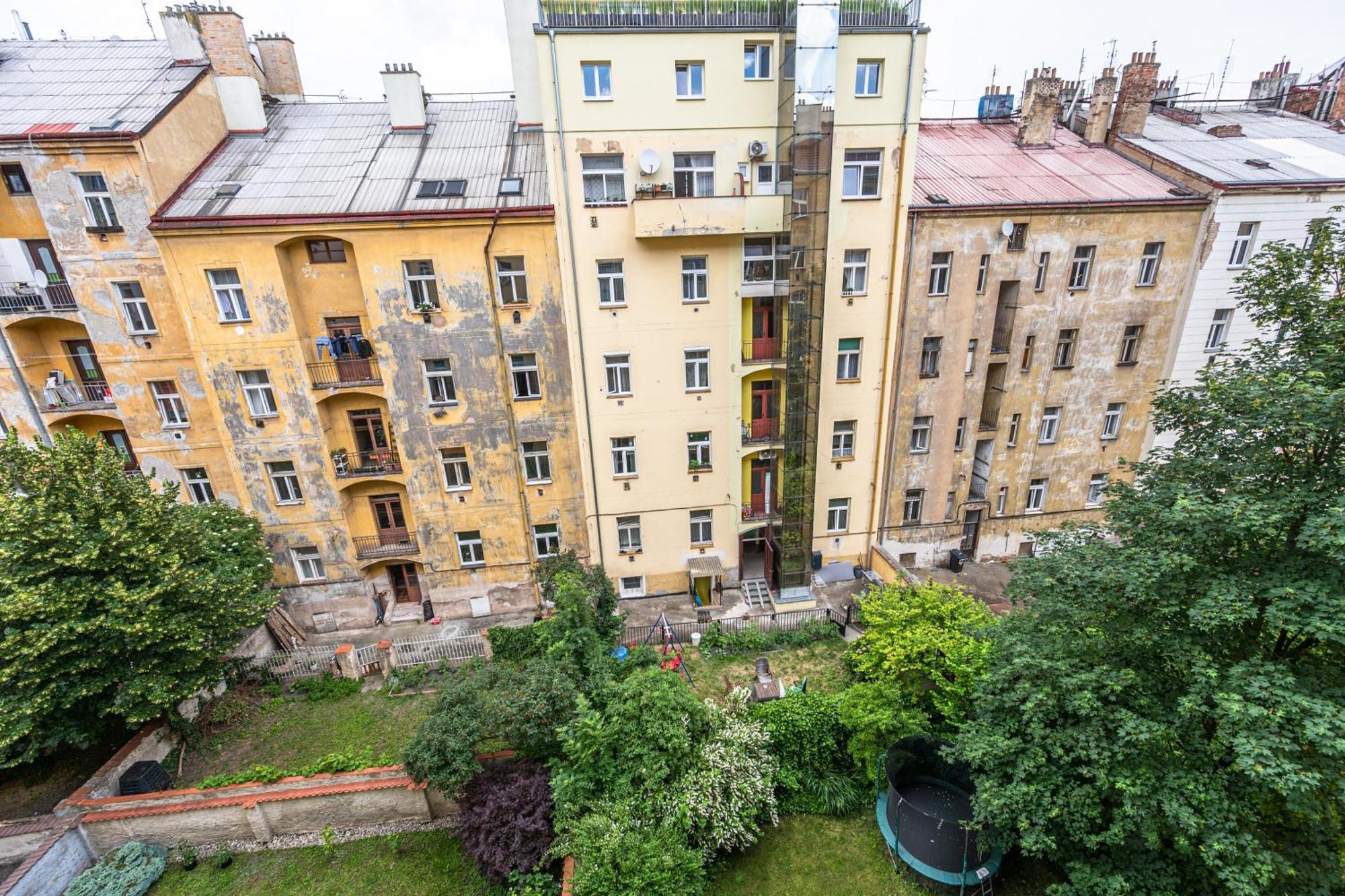 Jaromirova 9 *